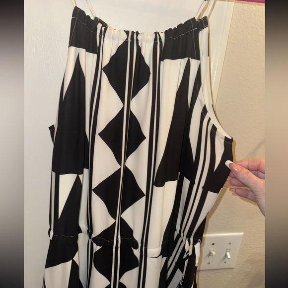 Black and White Geo Print Handkerchief Hem Maxi Dress Express Size Medium - Picture 16 of 16